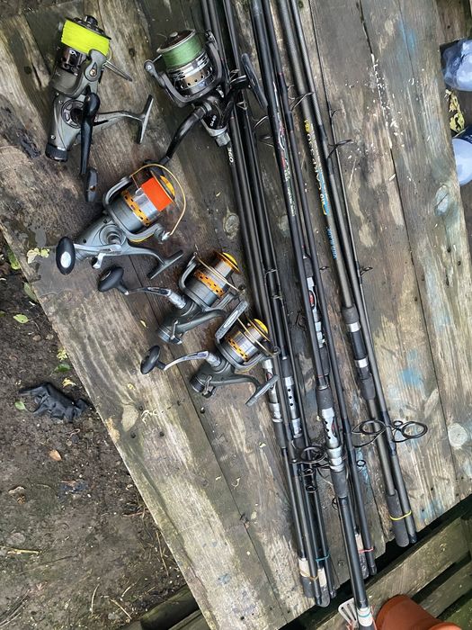 Lansete pescuit cu mulinete 5 bucati