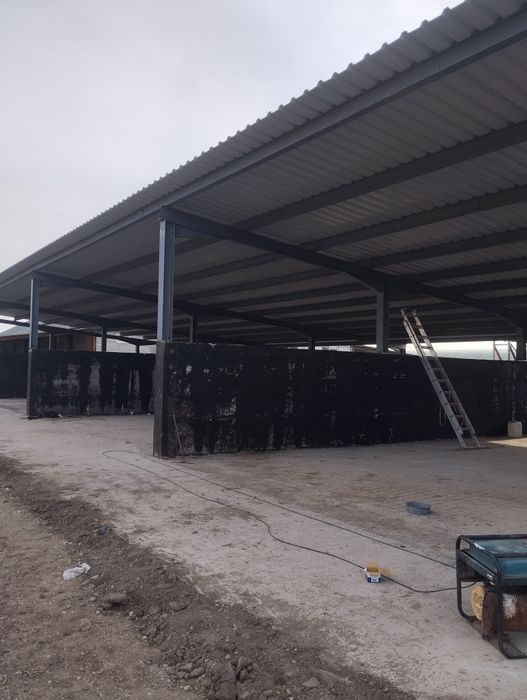 Vindem hale metalicie 40 lungime 14 deschidere 4. La ștrașină