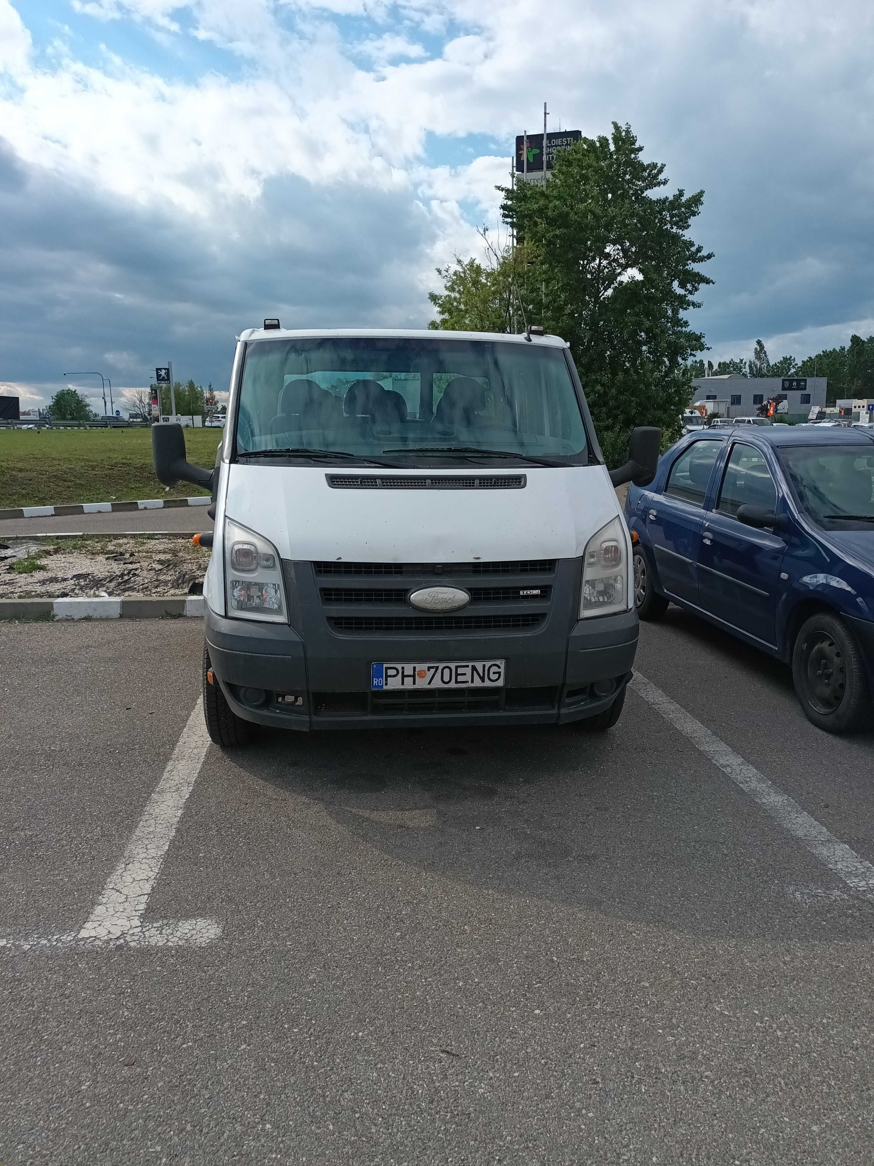 Vindem autoutilitara Ford Transit 7 locuri