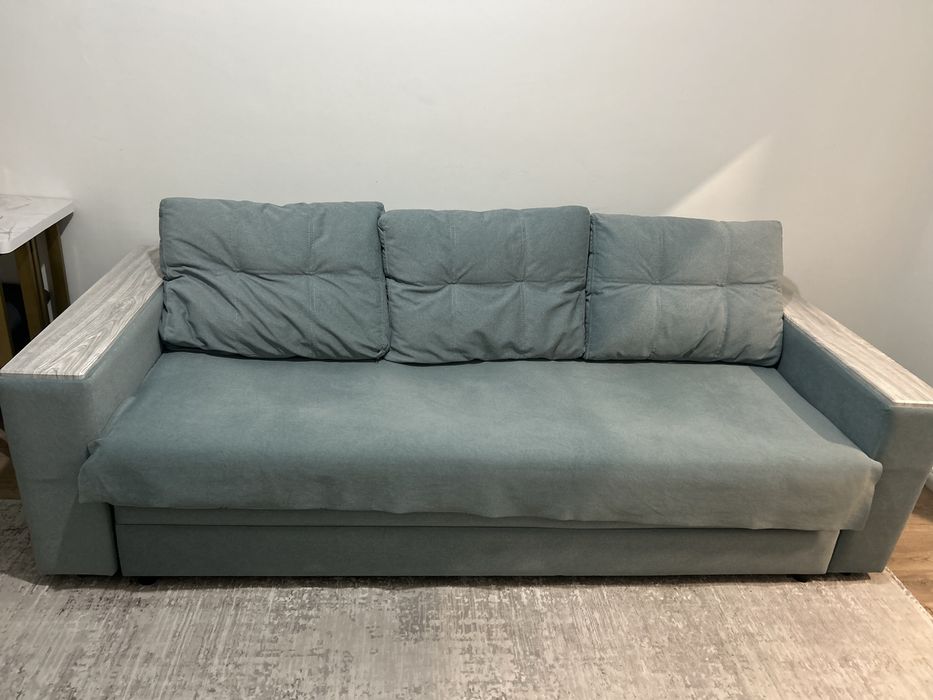 Диван в отличном состоянии,очень комфортный