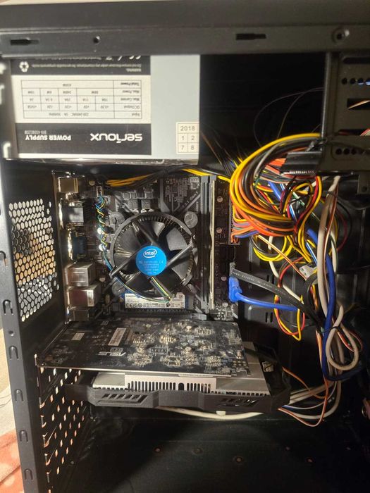 Sistem PC i3-8100, RX 560, 8GB RAM DDR4