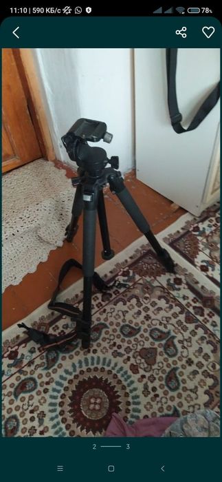 Штатив и фотоаппарат
