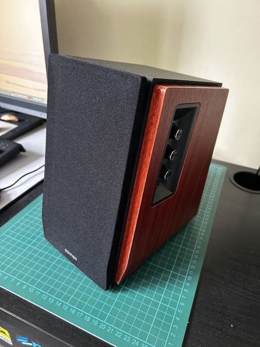 Edifier R1700BTs