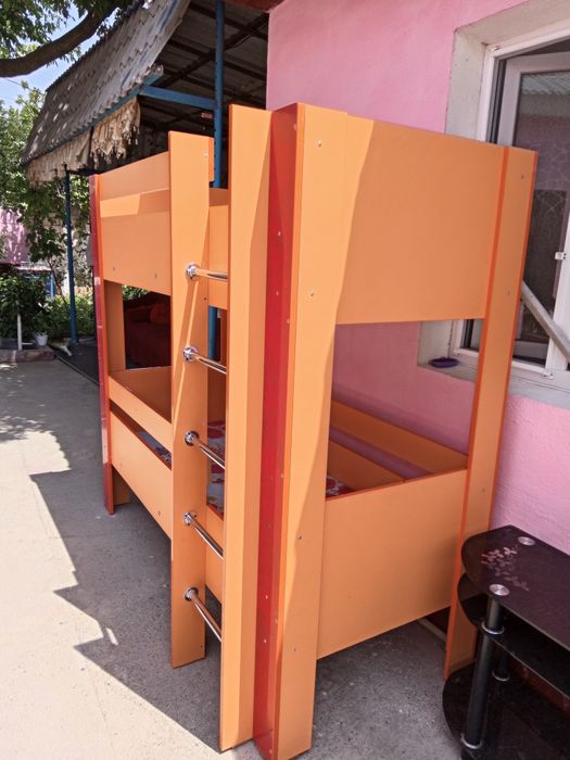 Двухъярусная кровать