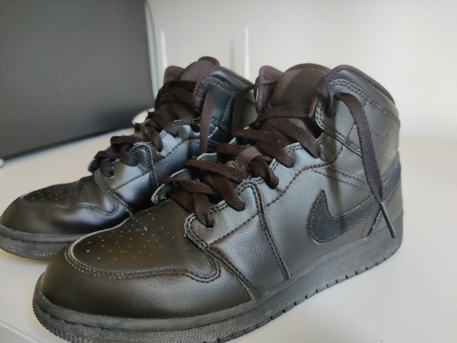 Vând Jordan 1 mid