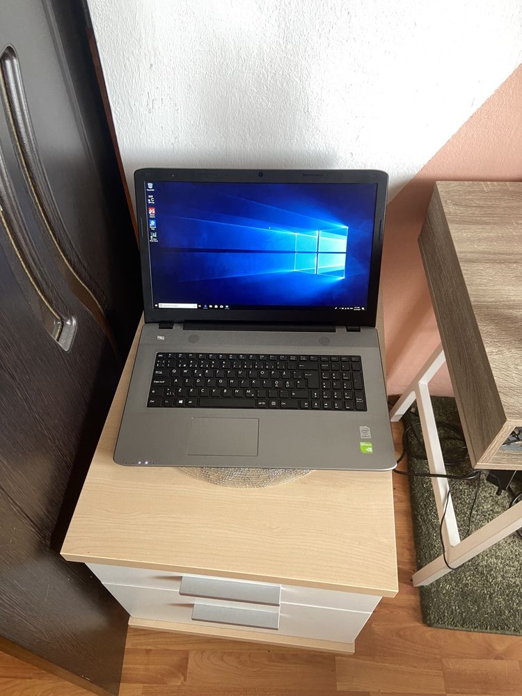 Laptop 17,3” Full HD • i7-6500u• 12Gb ram • 1 Tera