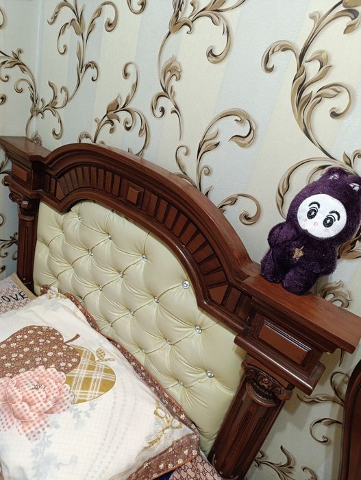 Divan 1 kishilik sotiladi  ancha katta sifati zor