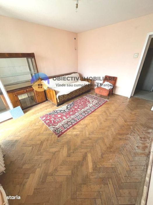 Apartament 3 camere , zona centrala, etaj 1