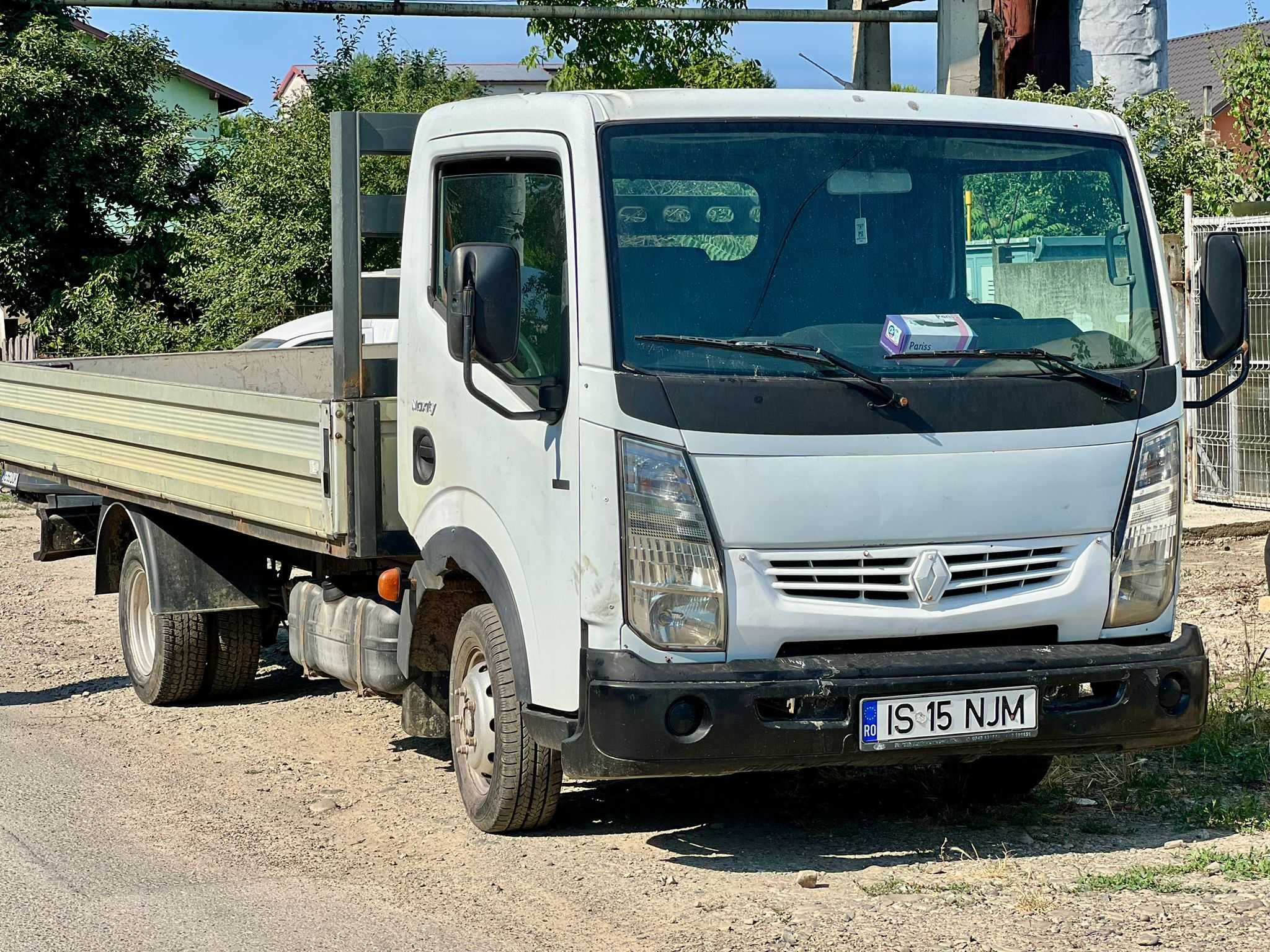 Dezmembrez Renault Maxity autoutilitara