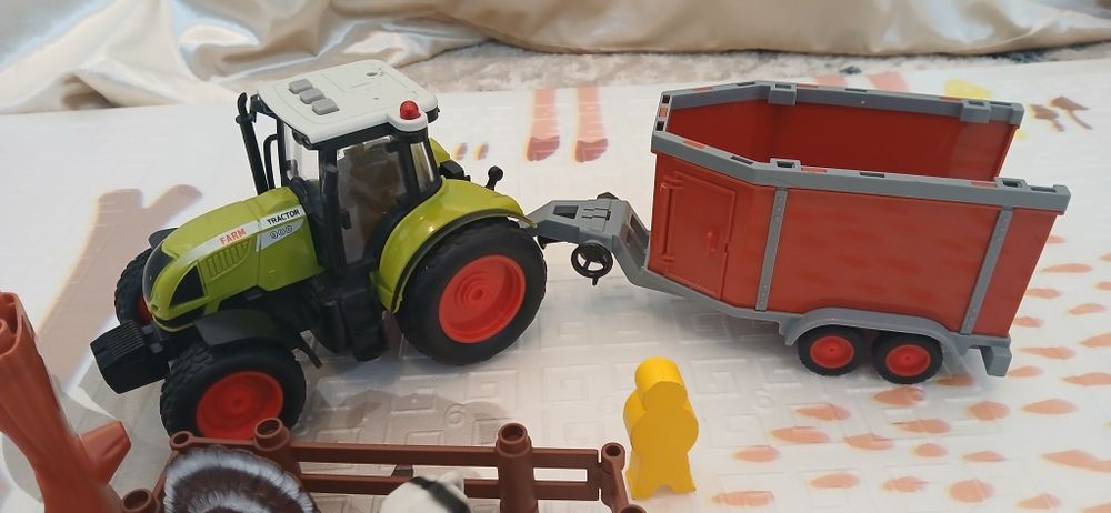 Трактор и другие игрушки
