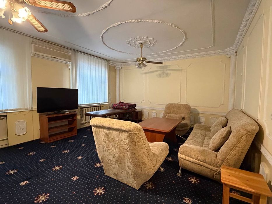 Квартира на ЦУМ 4/2/4 общ пл 98м  ,Закрытый двор