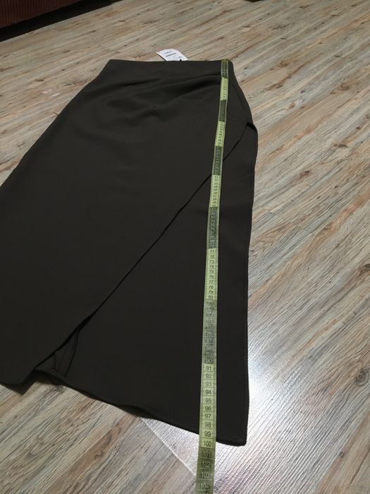 Fusta Zara despicata pe picior M