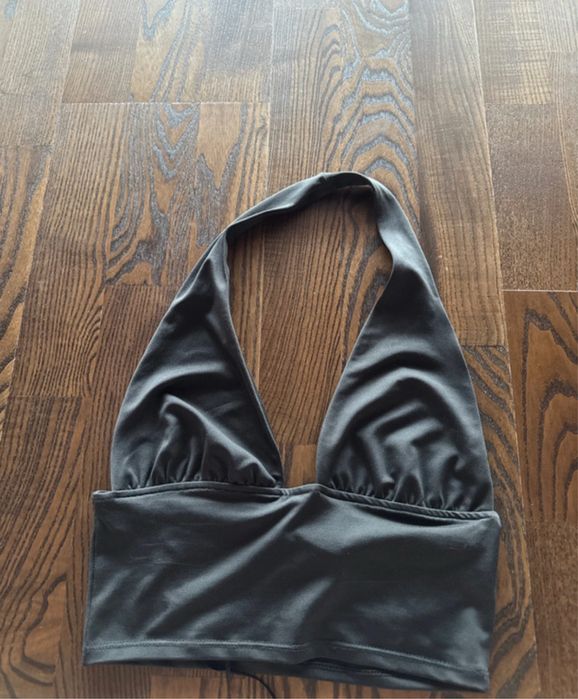 Top negru H&M pentru petreceri – stil simplu, efect maxim