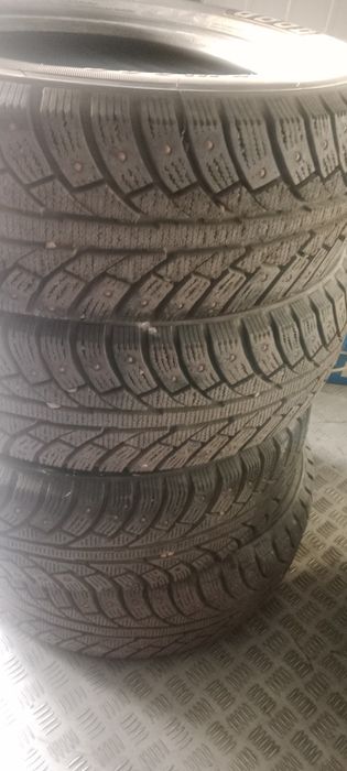 Продам зимьнию резину в идеальном состояний размер р15