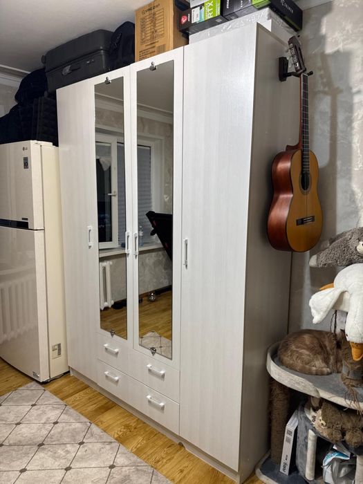 Продам вместительный шкаф срочно