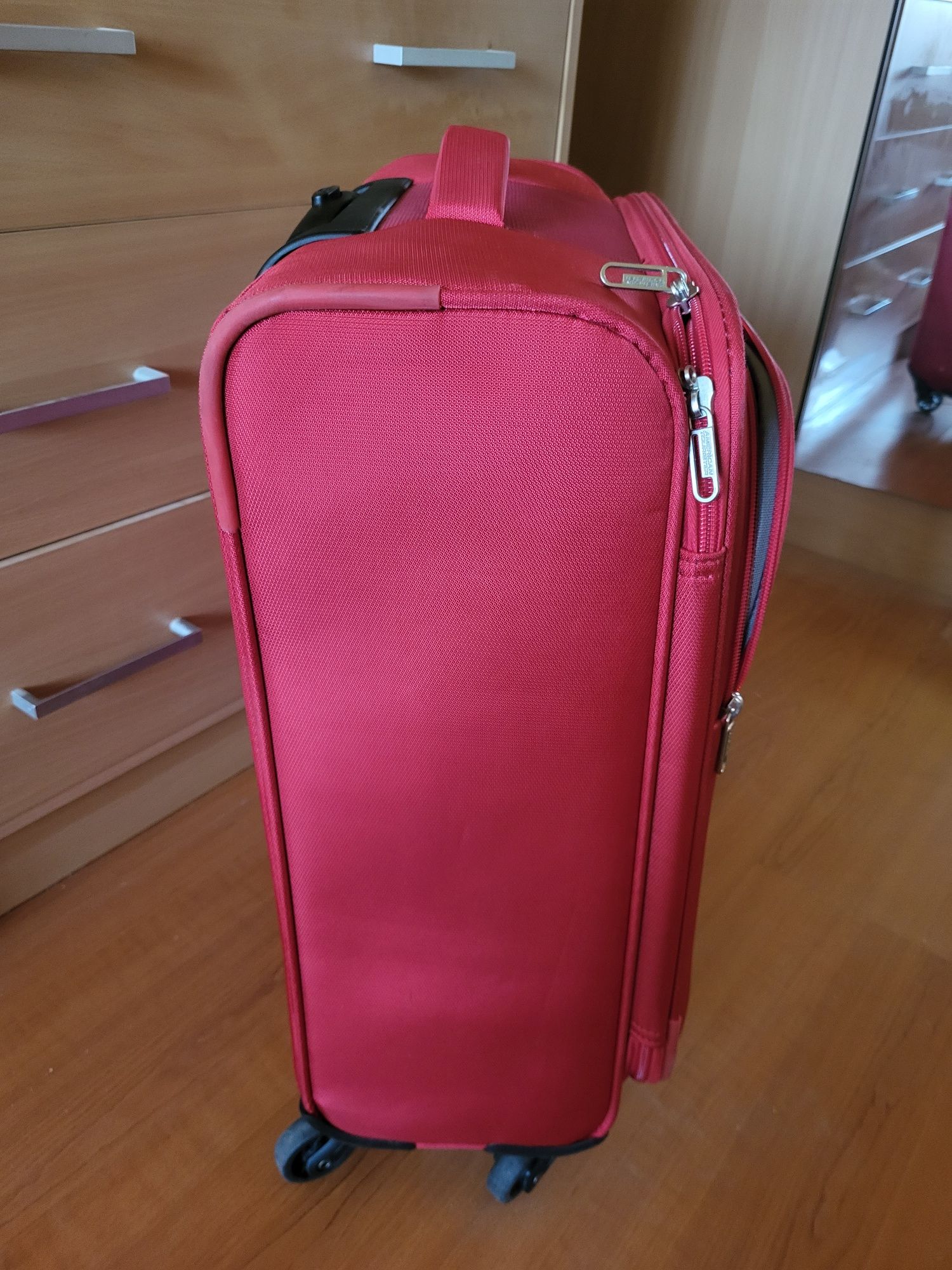 Куфар Аmerican tourister