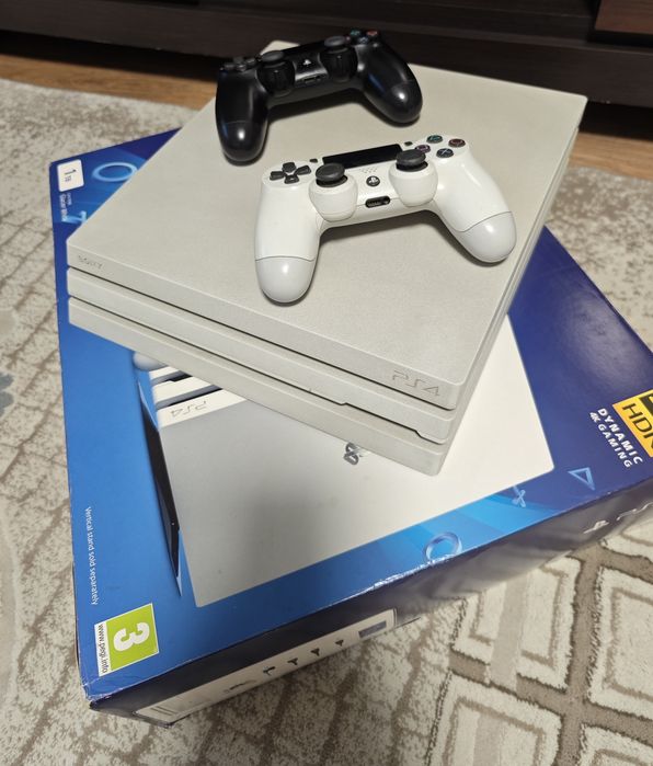 Продам PS4 pro в отличном состоянии