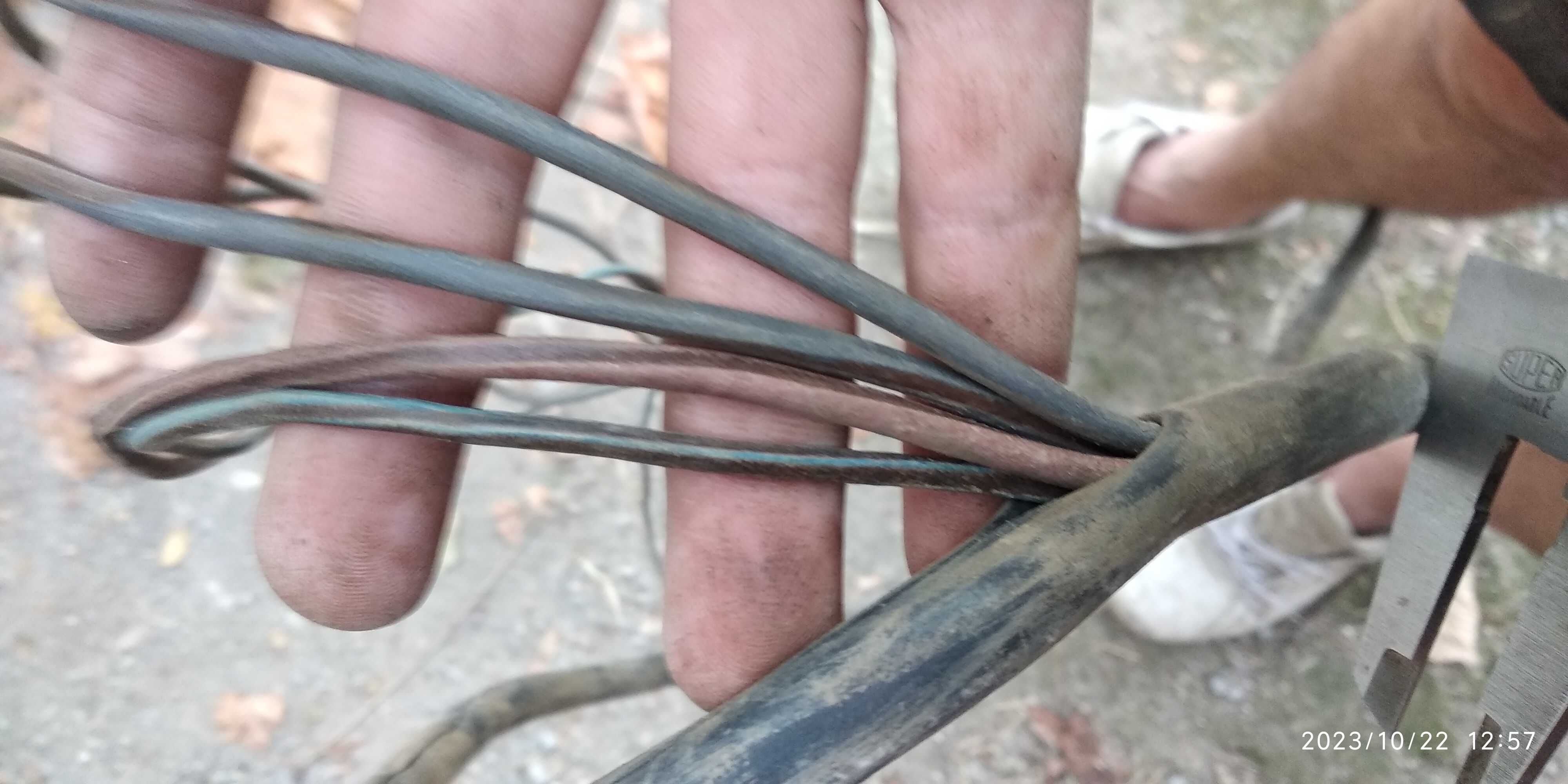 Стари кабели с гумена обвивка
