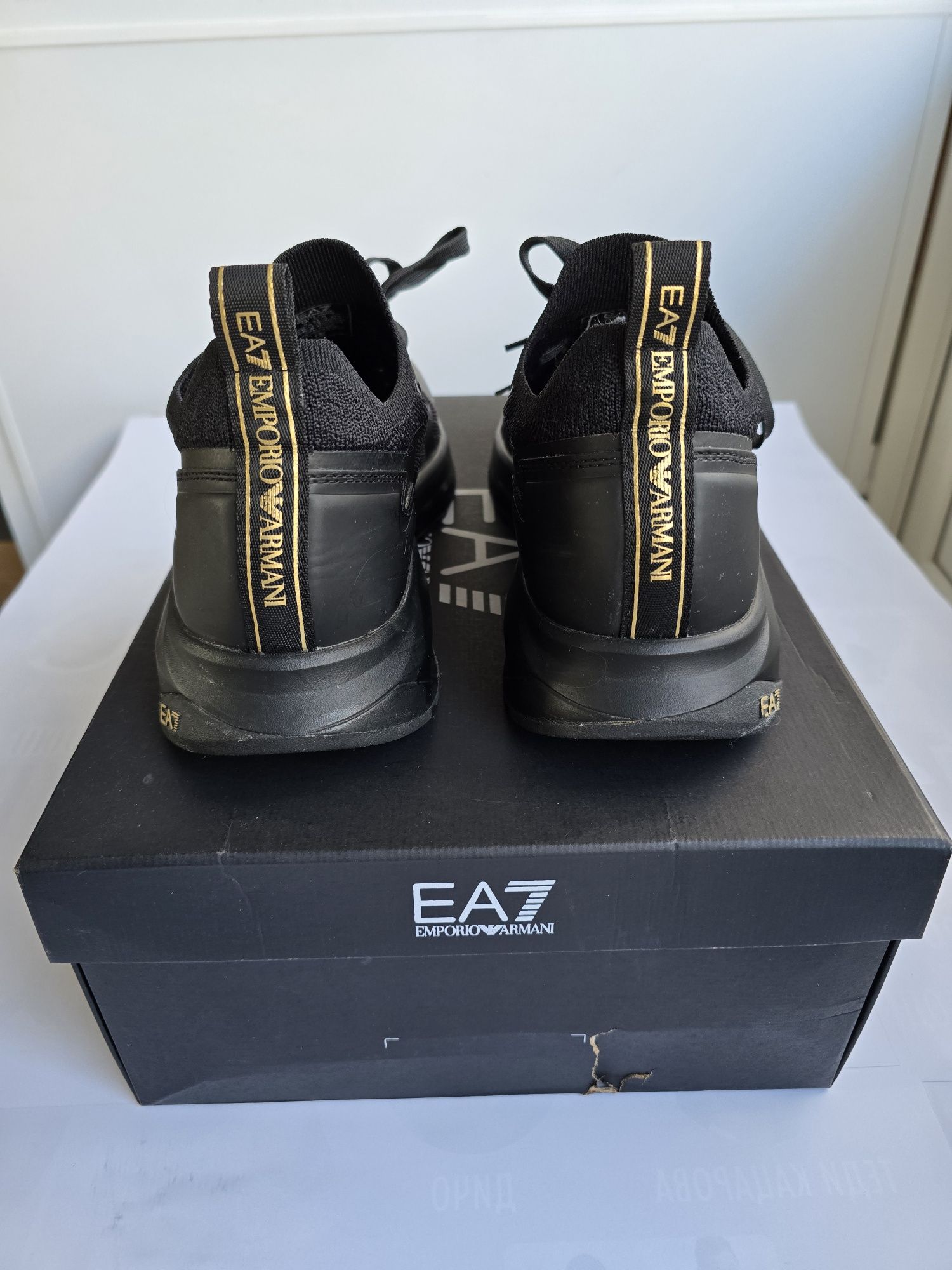 Спортни обувки EA7 Emporio Armani 43 номер
Сникърси X8X113 XK269 M701