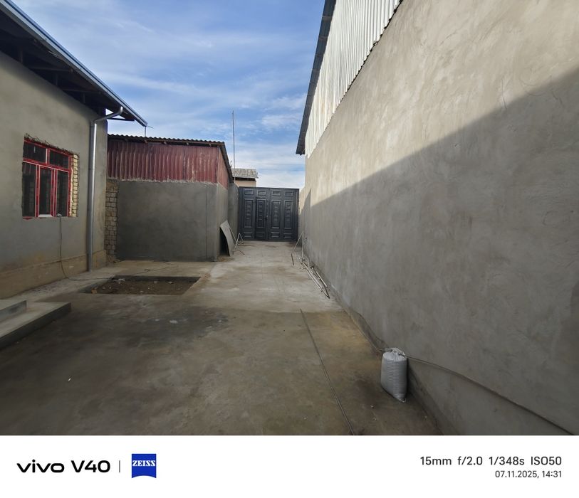 Zangata rayonda 2.2 sotix uy sotiladi...SROCHNA...