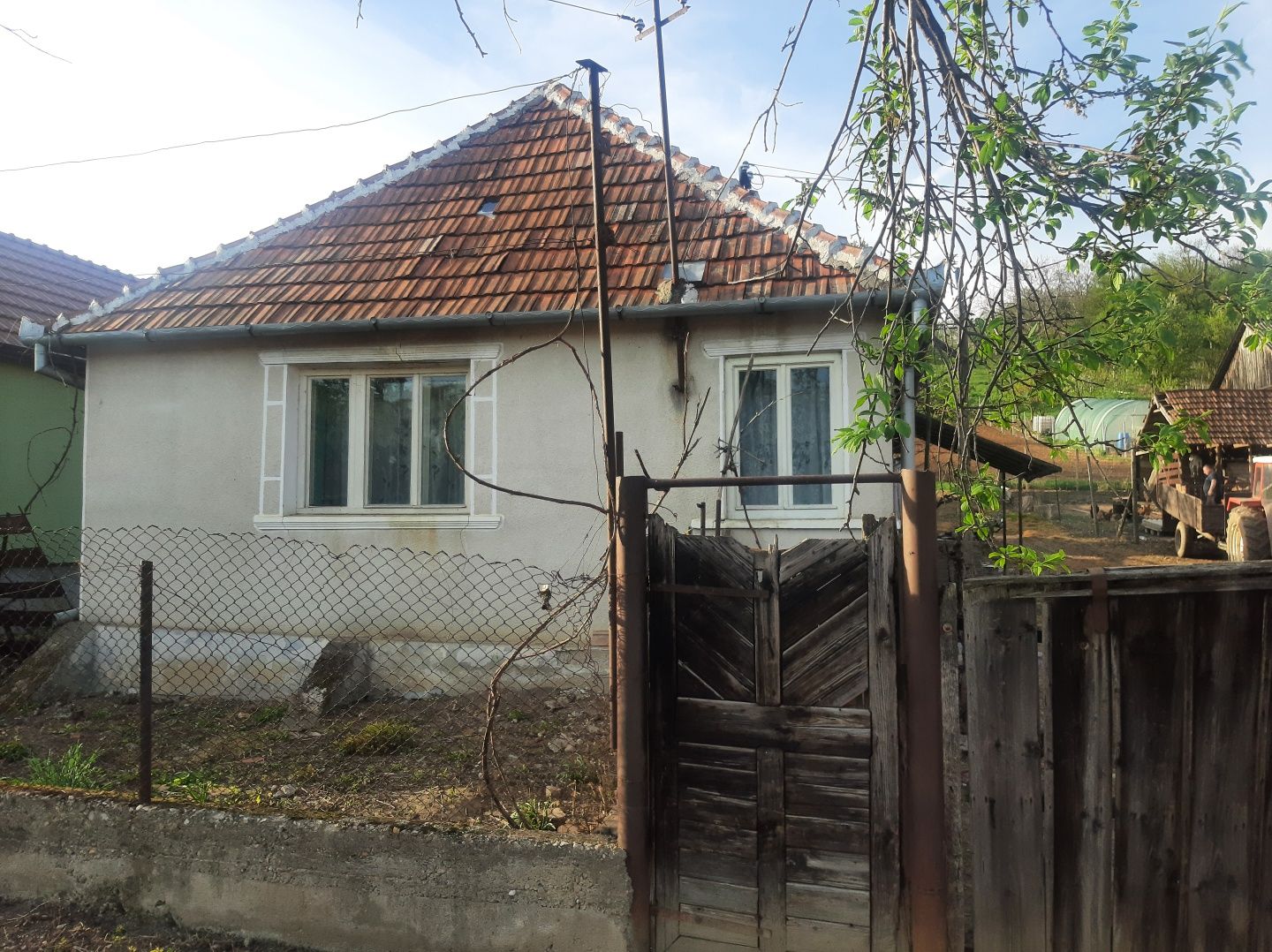 Casa și teren de vanzare