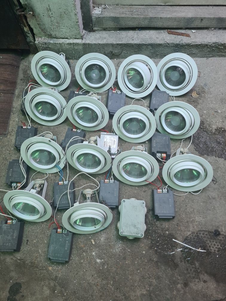 15 spoturi tavan 18cm