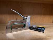 Pistol de capsat
