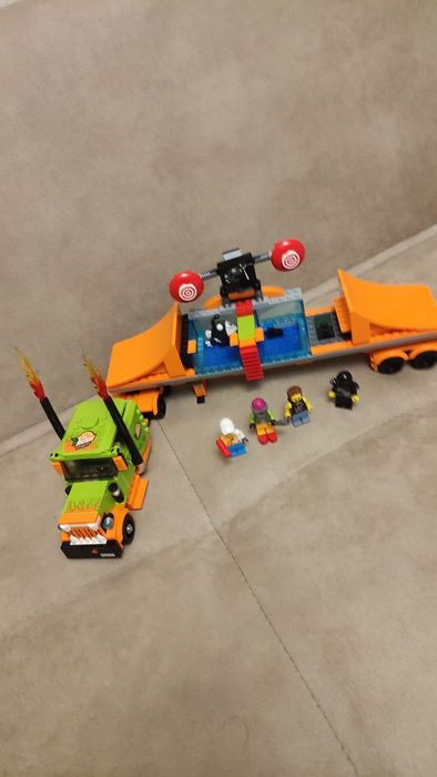LEGO City Stunt 60294 - Камион за каскади