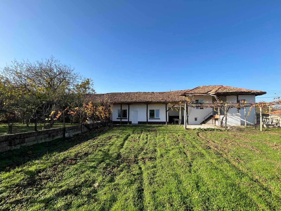 Двуетажна къща в с. Драгоево