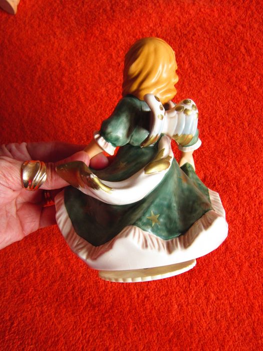 cadou rar Goebel Hummel Inger muzical "White Christmast"