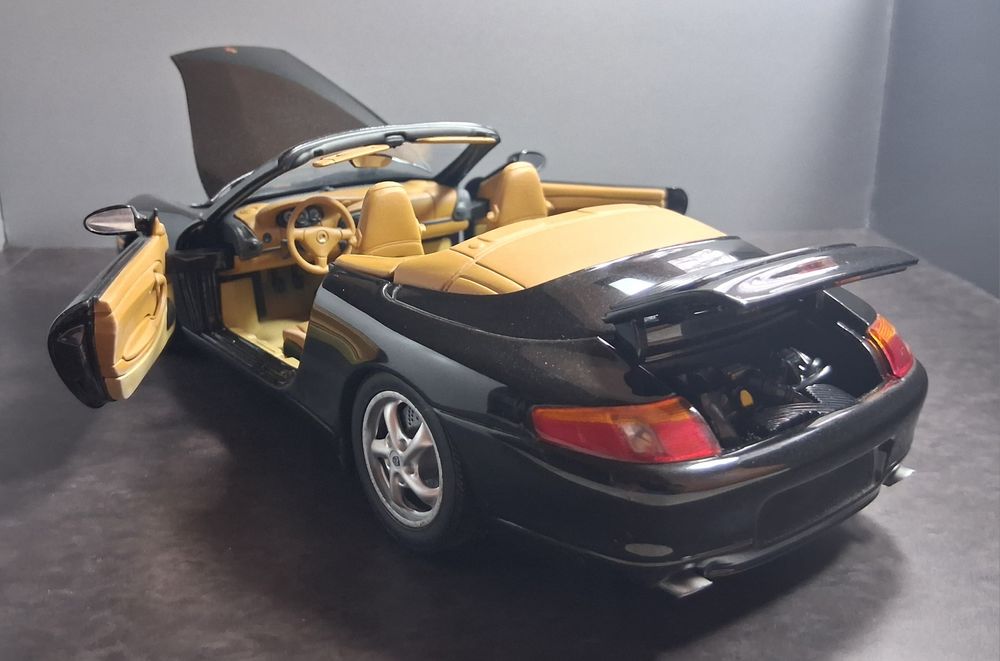 Porsche 996  Cabriolet 1:18 UT model