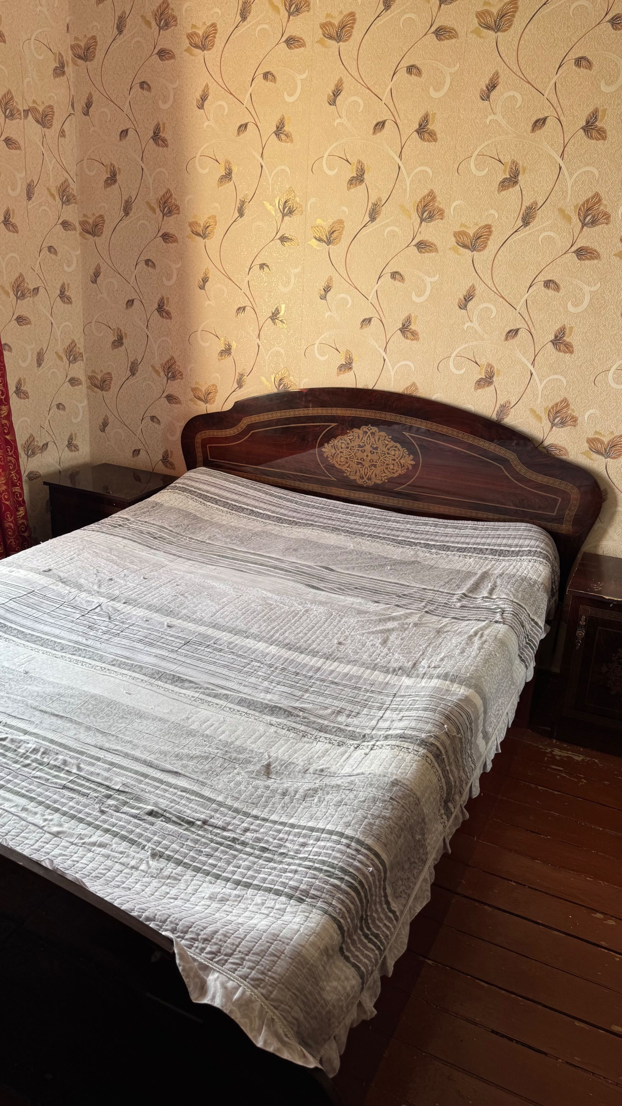 Спални гарнитур сотилади