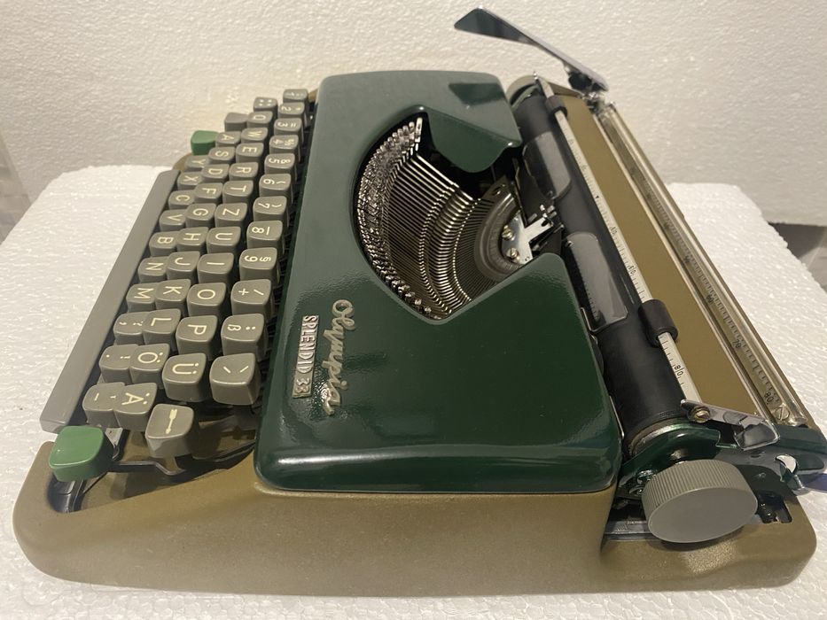 Masina de scris olympia 33 army