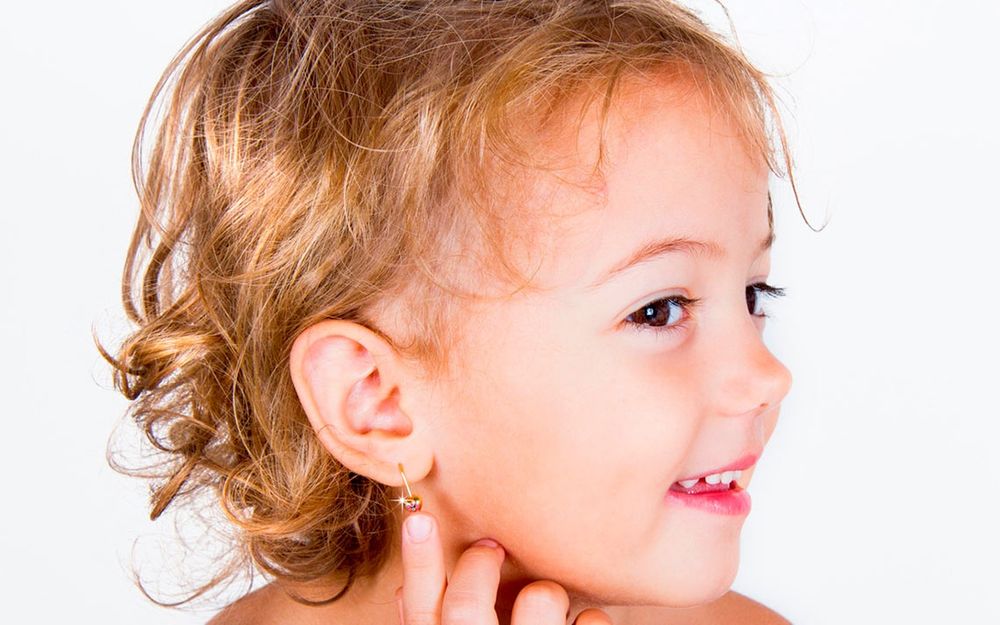 Прокол ушей детям и взрослым