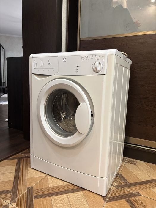 Продам стиральную машину indesit