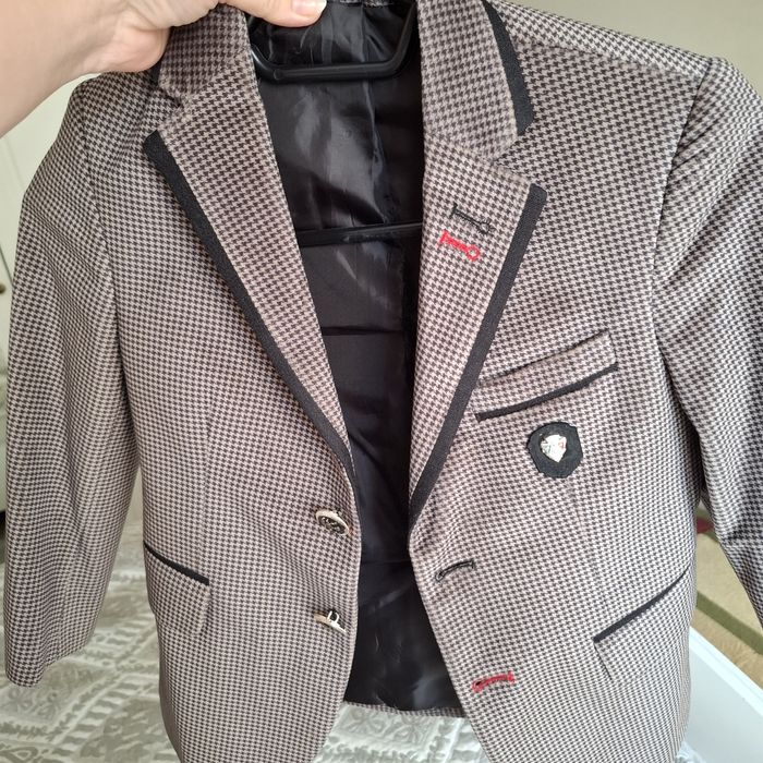 Продам пиджак мальчиковый