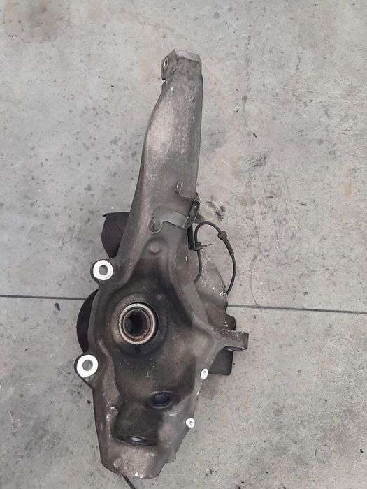 fuzeta stanga fata 3.0 d 4x4 land rover discovery 5  l462 dupa 2017