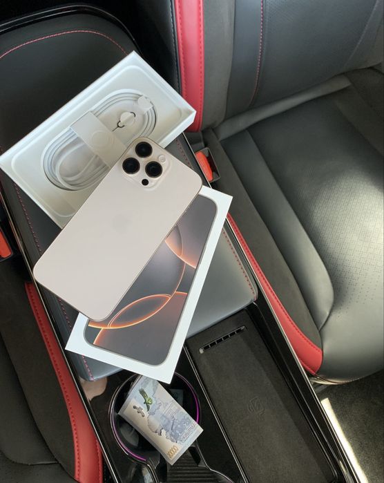 Смартфон Apple iPhone 16 Pro Max 256Gb золотистый