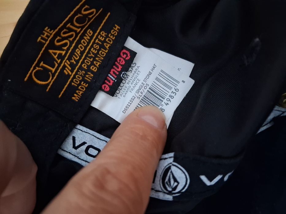 Vând Șepci OR,Bosch și Volcom Barbati