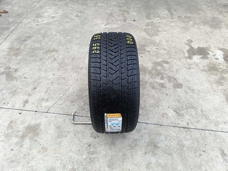 O anvelopa noua de iarna 295 35 21 pirelli scorpion winter N0