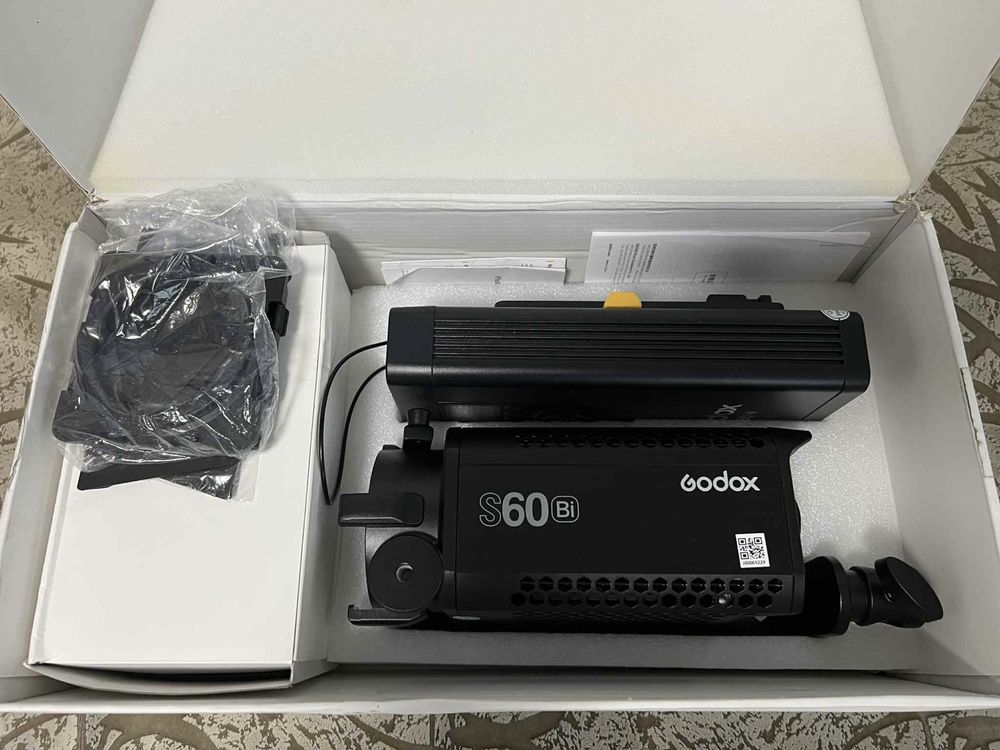 Godox S60Bi LED Spot Light – осветление