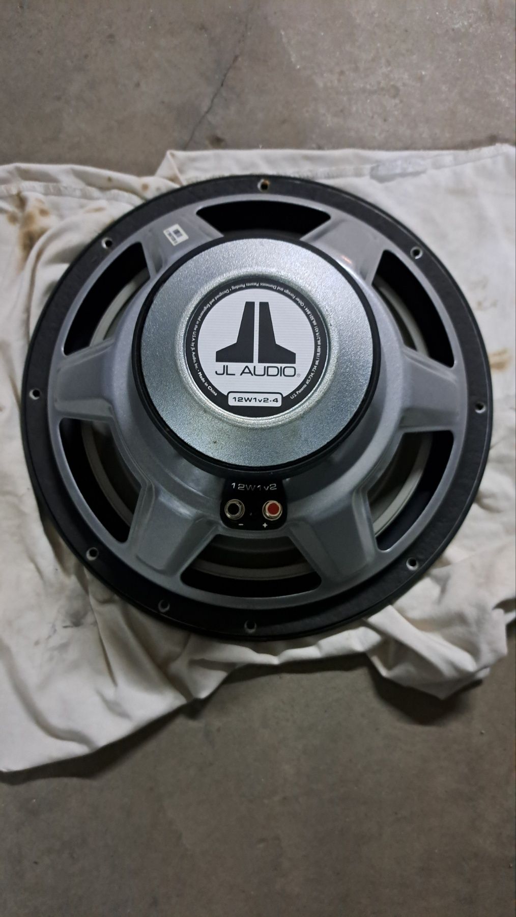 JL Audio 12W1v2-4

 subwoofer баскаса