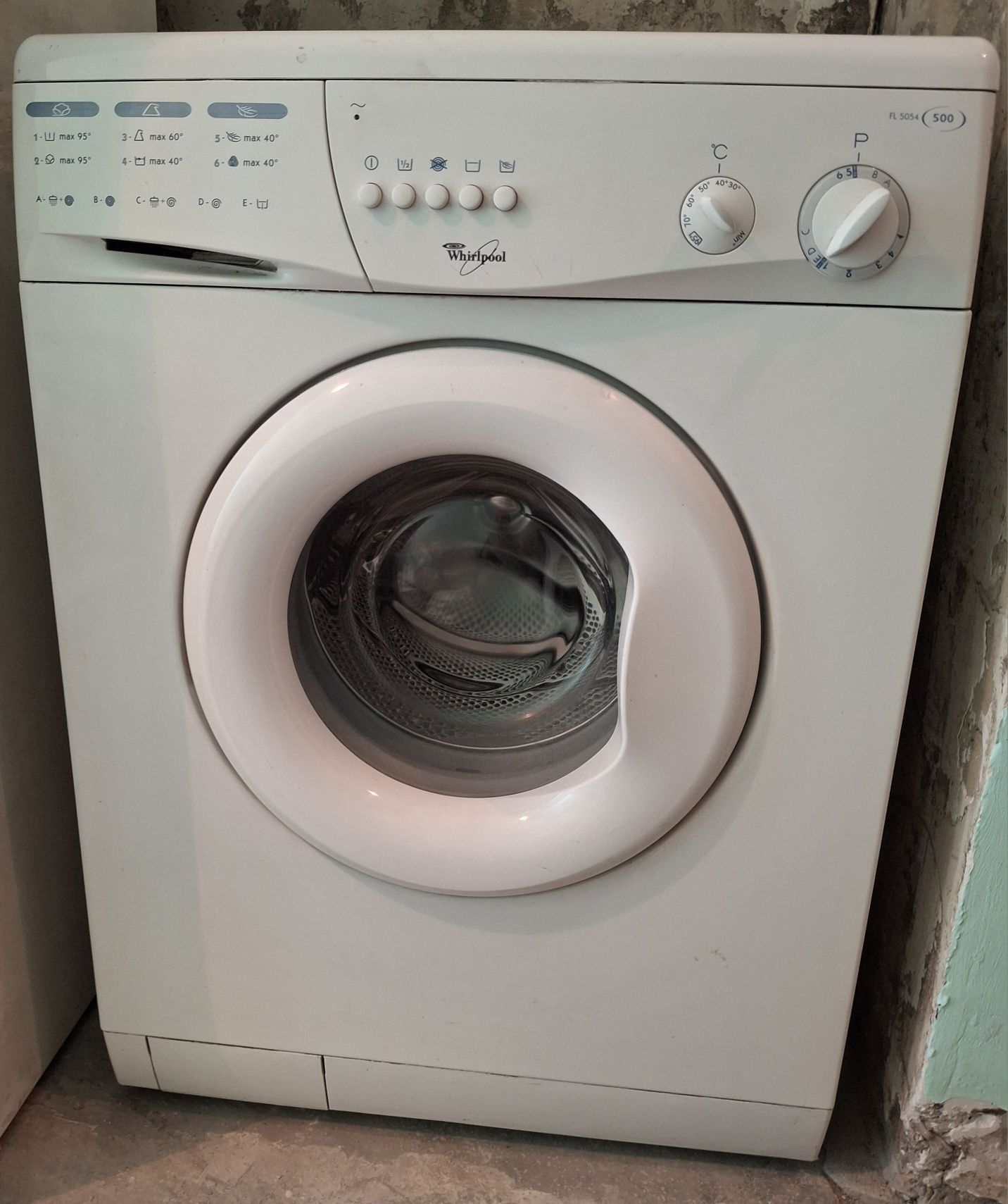 Продавам перална Whirlpool