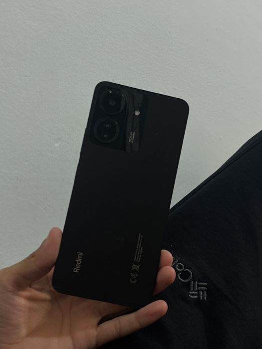 Продам смартафон редми 13с в идеальном состоянии коробка есть