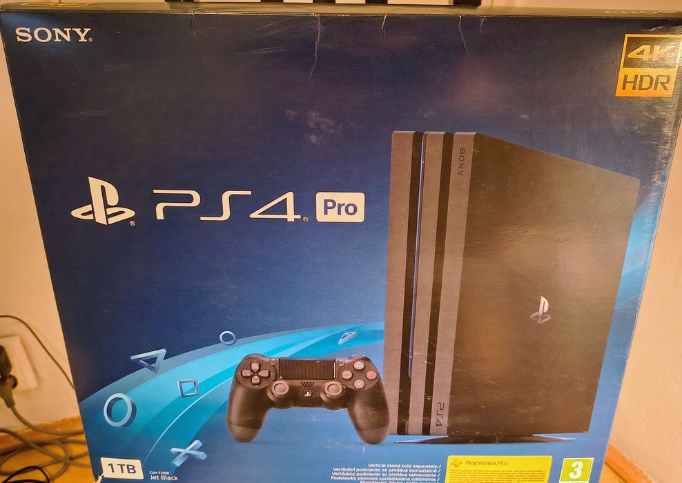 PS4 PRO 4K 1Tb + 2 controllers
