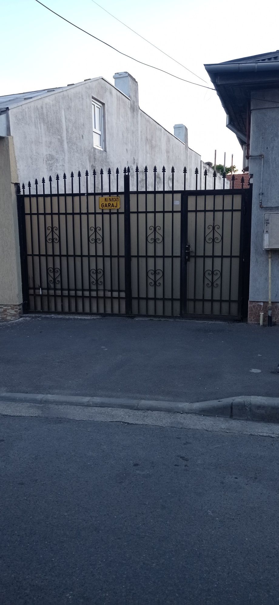 Închiriez casa zona Kaufland Icil 260 mp, utili 110 mp.