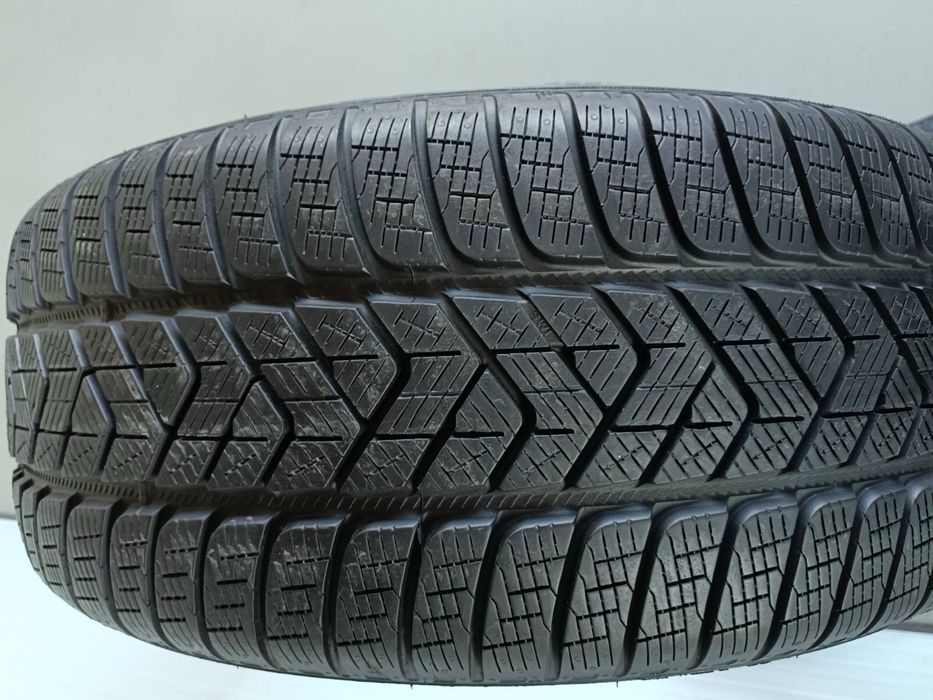 2бр зимни гуми 235/55/19/Pirelli scorpion tm/ dot2822/7.5мм