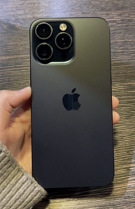 Продам Айфон 15 про макс