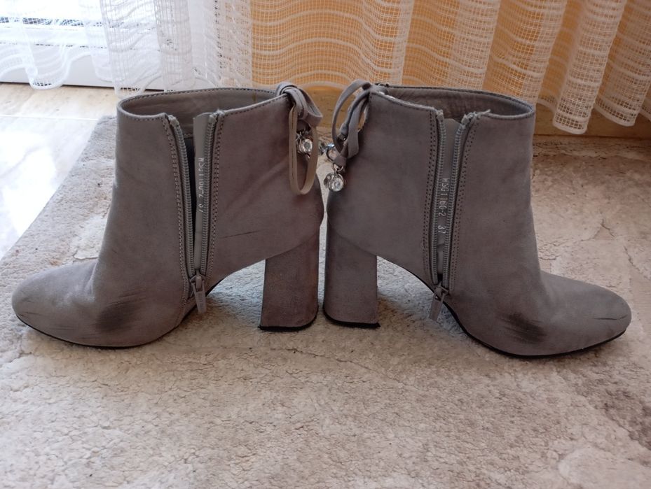 Два чифта дамски боти