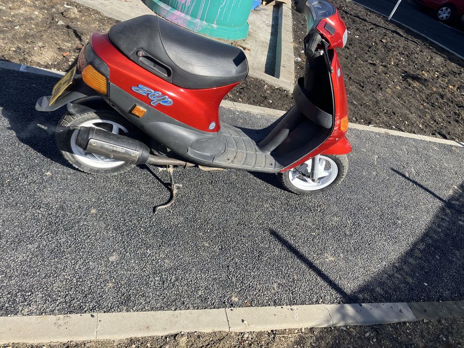 Vînd două scutere  Piaggio Zip Mini Tokaido